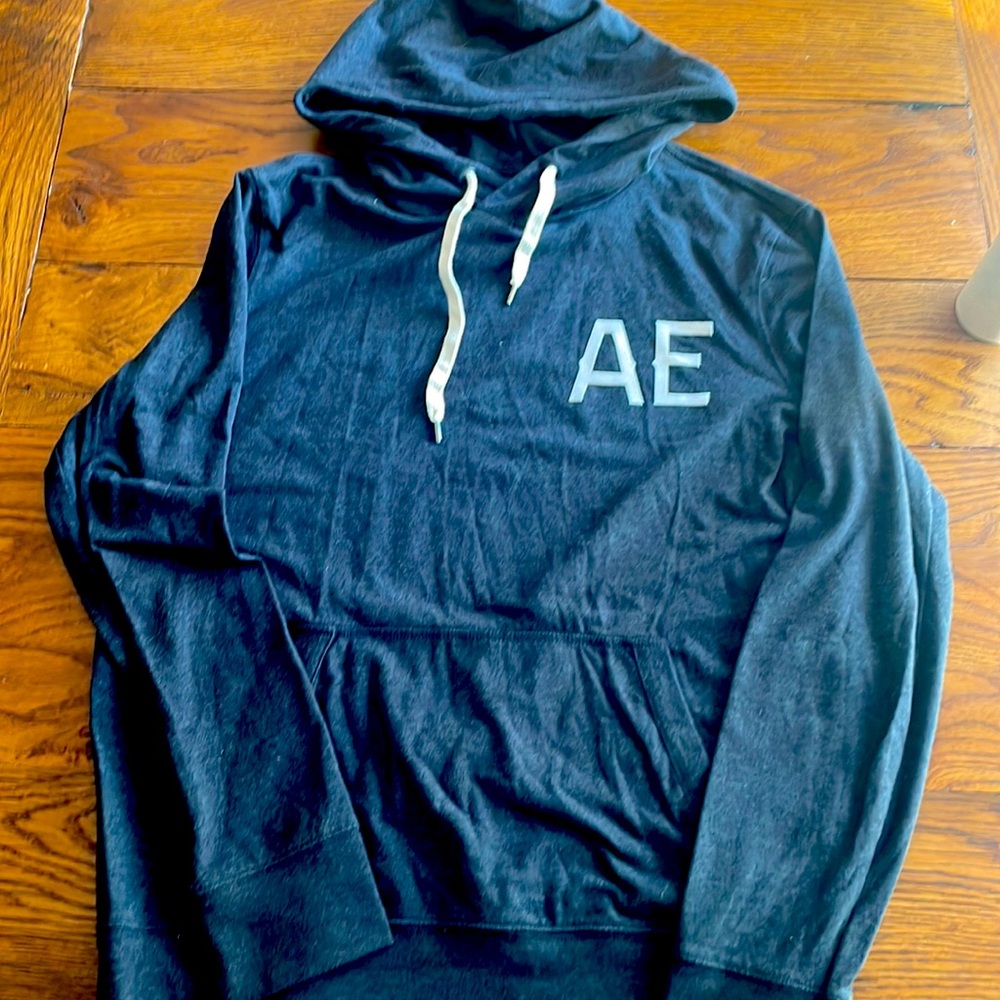 Great used condition AE hoodie charcoal, men’s small